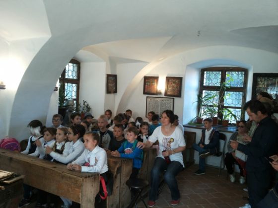 BRAȘOV. Școlari și preșcolari au plantat stejari de Centenar 6 elevi-Prima-Scoala (1)_259851.jpg