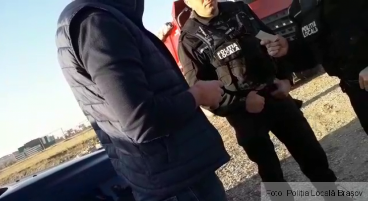 BRAȘOV. Șofer amendat pentru deșeurile aruncate din autoutilitară 4 vlcsnap-2018-11-08-13h10m26s496_259445.png