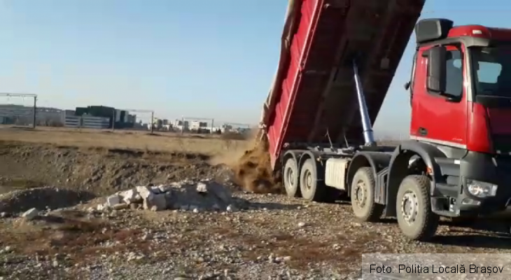 BRAȘOV. Șofer amendat pentru deșeurile aruncate din autoutilitară 2 vlcsnap-2018-11-08-13h11m15s428_259444.png