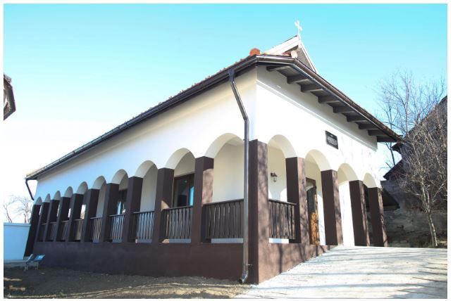 BRAŞOV. Mitropolitul Ardealului a sfinţit biserica şi capela mortuară din Bod 3 capela-mortuara-bod.jpg