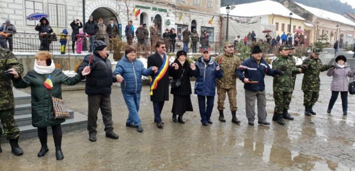 Hora-Unirii-Rasnov1_262714.jpg