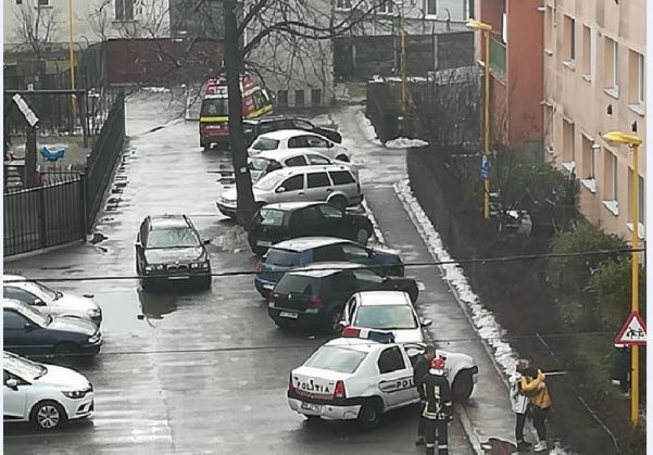 BRAȘOV. Găsit mort în casă (FOTO) 3 interv-pompieri2_262998.jpg