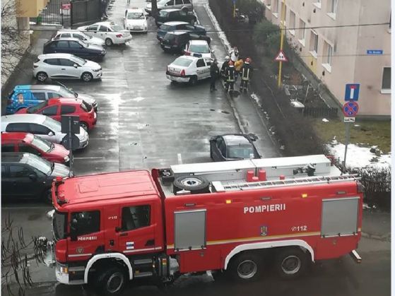 BRAȘOV. Găsit mort în casă (FOTO) 4 interv-pompieri_262999.jpg