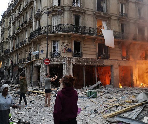 Explozie în centrul Parisului. Numeroși răniți 2 paris_23.jpg