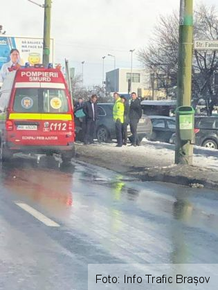 BRAȘOV. Autoturism intrat în stâlp, lângă podul de pe strada Hărmanului 2 FB_IMG_1550067128568_263459.jpg
