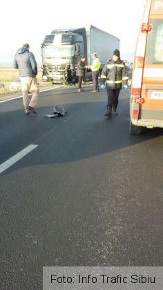 Două tinere au intrat cu maşina într-un TIR, DN 1, în judeţul Sibiu 2 accident sibiu_263338.jpg