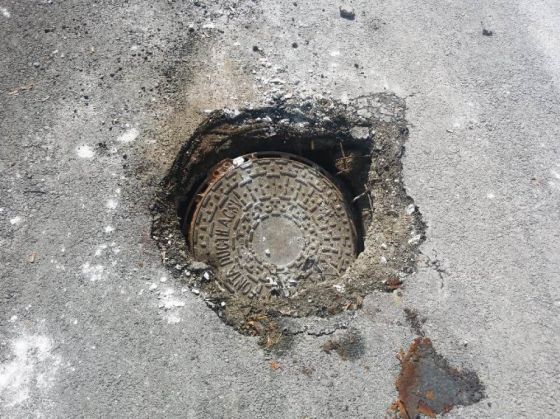 BRAŞOV. Groapă păzită de poliţişti locali 2 groapa1_263940.jpeg