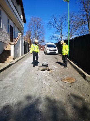 BRAŞOV. Groapă păzită de poliţişti locali 3 groapa_263939.jpeg