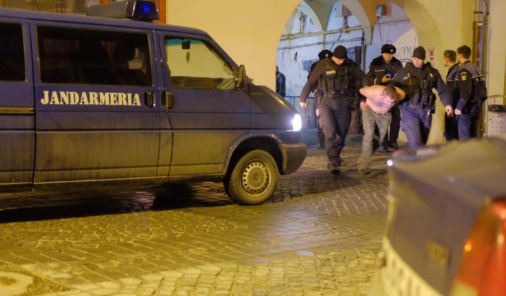 Doi BRAŞOVENI au făcut scandal monstru într-un bar din Sibiu 2 scandal-jand_263088.jpg