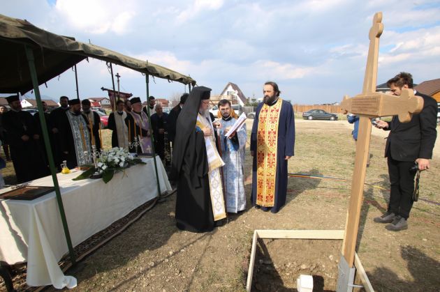 piatra-temelie-biserica1_264952.jpg
