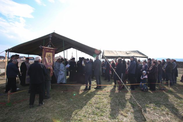 piatra-temelie-biserica2_264951.jpg