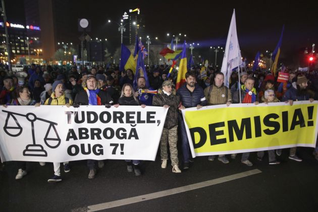 Proteste faţă de OUG 7: şi actorii au ieşit în stradă în semn de solidaritate cu magistraţii 3 protest-OUG7_264102.jpg