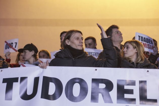 Proteste faţă de OUG 7: şi actorii au ieşit în stradă în semn de solidaritate cu magistraţii 2 protest-actori_264101.jpg