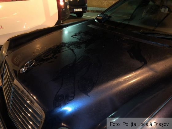 BRAŞOV. Student din Covasna, depistat în timp ce vandaliza maşini. „Era urcat pe capota unei maşini, încercând să spargă cu picioarele parbrizul” 6 IMG-20190409-WA0001_265538.jpg