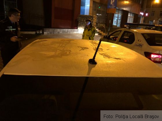BRAŞOV. Student din Covasna, depistat în timp ce vandaliza maşini. „Era urcat pe capota unei maşini, încercând să spargă cu picioarele parbrizul” 3 IMG-20190409-WA0002_265535.jpg
