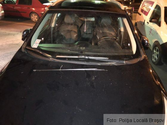 BRAŞOV. Student din Covasna, depistat în timp ce vandaliza maşini. „Era urcat pe capota unei maşini, încercând să spargă cu picioarele parbrizul” 4 IMG-20190409-WA0006_265536.jpg