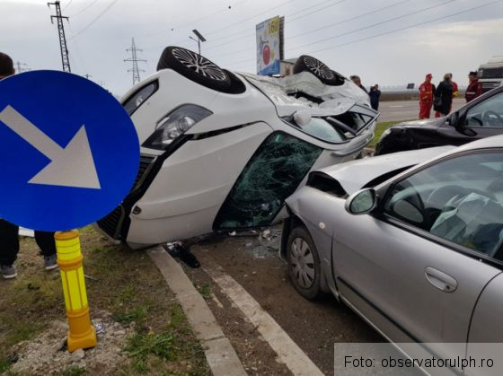 Accident între cinci autovehicule pe DN 1, în Prahova! Una dintre maşini s-a răsturnat 2 accident dn 1_265527.jpeg