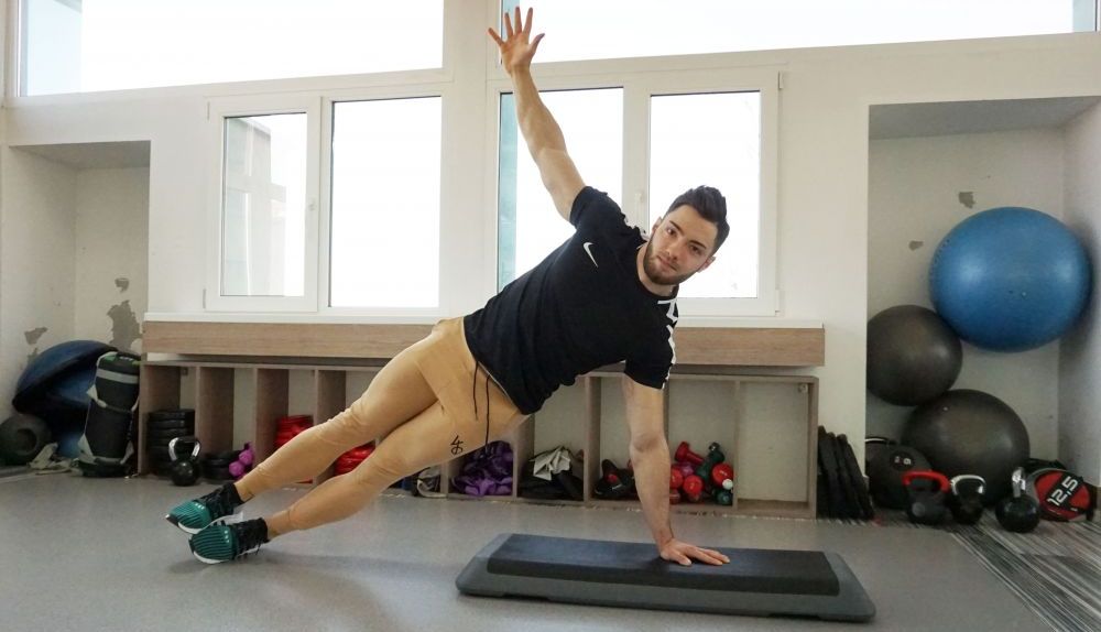 BRAŞOV. Grand Fitness Astra - calitate şi profesionalism. Cu instructorul Alex Baciu, despre fitness, nutriţie şi sănătate... 1 baciu1.jpg