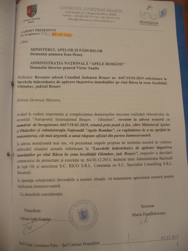 BRAȘOV. Fiecare cu documentul lui! Contre între ministrul Apelor și Pădurilor Ioan Deneș și președintele CJ Adrian Veștea din cauza lucrărilor hidrotehnice din zona aeroportului 4 docuemnt.jpg