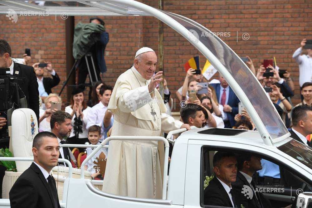 Vizită istorică. Papa Francisc a sosit în România (Galerie Foto) 9 papafranciscromania10.jpg