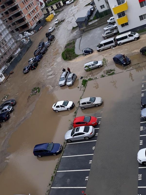 BRAŞOV. Cartierul Tractorul, sub APE!!! Galerie foto... 4 tractorul1_2.jpg