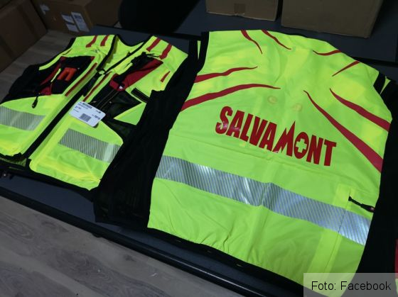 Dotări noi pentru salvamontişti 2 veste salvamont_267654.jpg