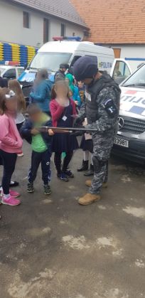 BRAŞOV. „Săptămâna prevenirii criminalităţii” a debutat cu „Ziua Porților Deschise” la Postul de Poliţie Cristian 5 IMG-20190603-WA0033_268044.jpg