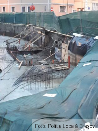 BRAȘOV. Un gard improvizat, menit să delimiteze un șantier din oraș, s-a prăbușit în timpul vijeliei (FOTO) 3 IMG-20190627-WA0026_269218.jpg