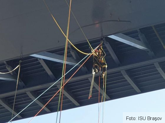 ISU Braşov, prezent cu o echipă la concursul internaţional de salvare de la înălţime Grimpday (FOTO) 2 competitie isu 2_268455.jpg