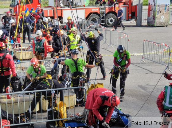 ISU Braşov, prezent cu o echipă la concursul internaţional de salvare de la înălţime Grimpday (FOTO) 4 competitie isu 3_268458.jpg