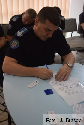 BRAȘOV. „Superman" a donat sânge alături de jandarmi 4 jandarmi 4_269048.jpg