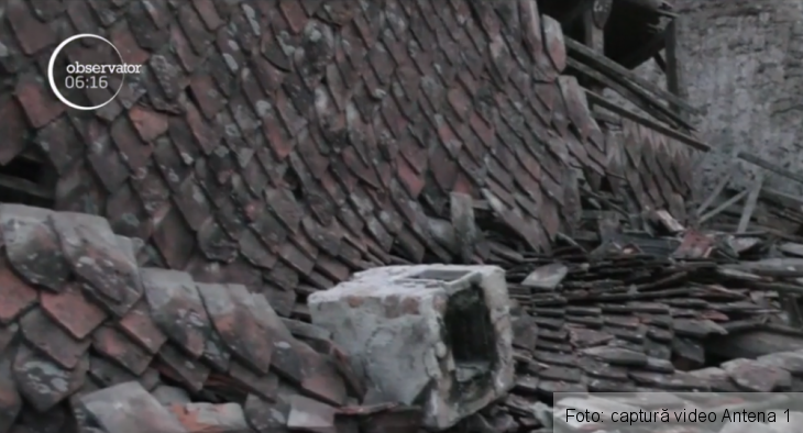 BRAȘOV. Acoperișul casei vecine era să cadă peste un copil, la Codlea 2 acoperis codlea 2_270849.png