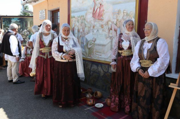 BRAȘOV. Sărbătoare la 200 de ani de sfințire a Bisericii din Satulung 6 biserica-Sacele1_271054.jpg