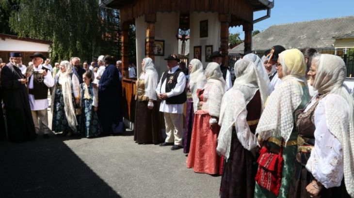 BRAȘOV. Sărbătoare la 200 de ani de sfințire a Bisericii din Satulung 3 biserica-Sacele3_271058.jpg