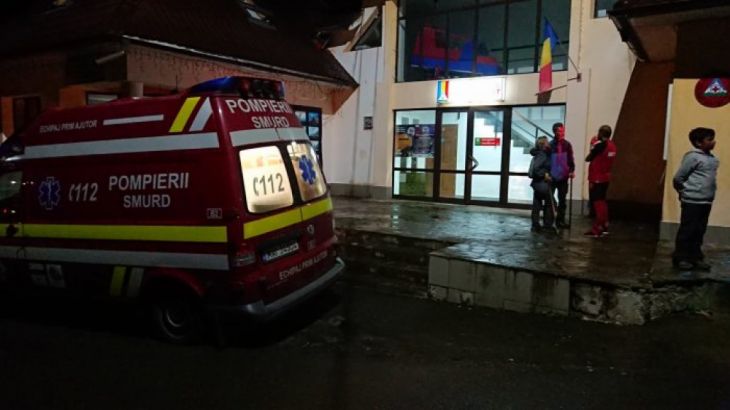 BRAȘOVEANCĂ de 65 de ani blocată pe munte 4 salvamont-noaptea4_271205.jpg