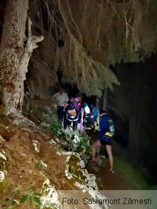 BRAȘOV. Salvamontiștii zărneșteni, solicitați două nopți la rând pentru a recupera turiști rătăciți în Piatra Craiului (FOTO) 3 salvamont zarnesti 2_271427.jpg