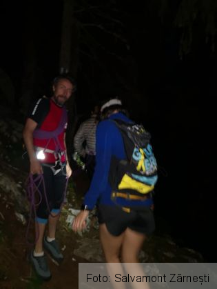 BRAȘOV. Salvamontiștii zărneșteni, solicitați două nopți la rând pentru a recupera turiști rătăciți în Piatra Craiului (FOTO) 2 salvamont zarnesti 3_271426.jpg