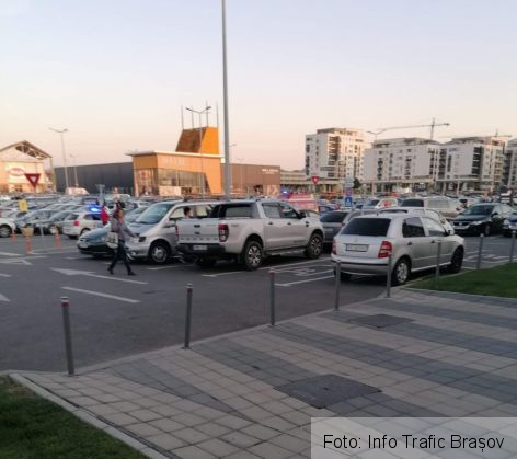 BRAȘOV. Accident în parcarea mall-ului Coresi! (FOTO) 2 20190929_194650_273177.jpg