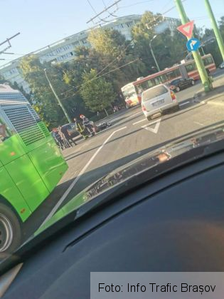 BRAȘOV. Accident între un autobuz și o motocicletă, pe Bulevardul Saturn (Update - FOTO) 2 FB_IMG_1568400693751_272359.jpg
