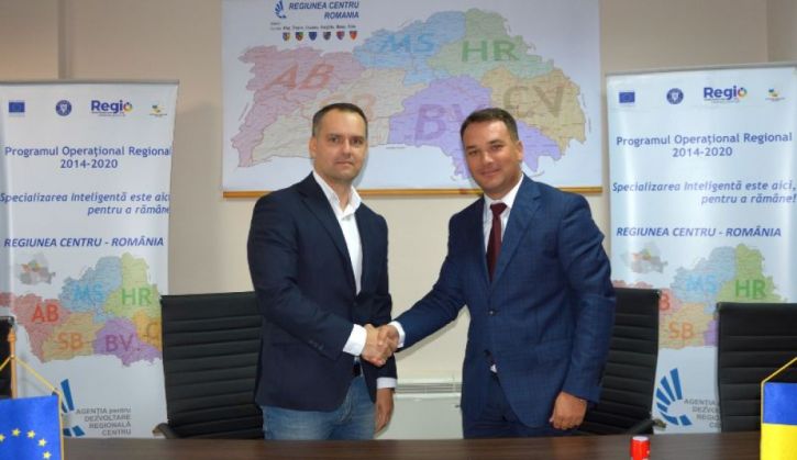 BRAȘOV. Mai puține internări evitabile, cu patru milioane de euro 10 Foto3-Semnare-Contract-Zarnesti_273086.jpg