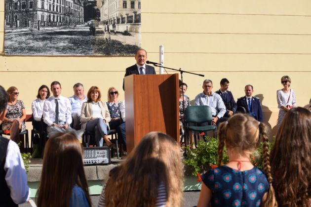 BRAȘOV. Deschidere de an școlar în prezența oficialităților guvernamentale 3 Rasaliu_272178.jpg
