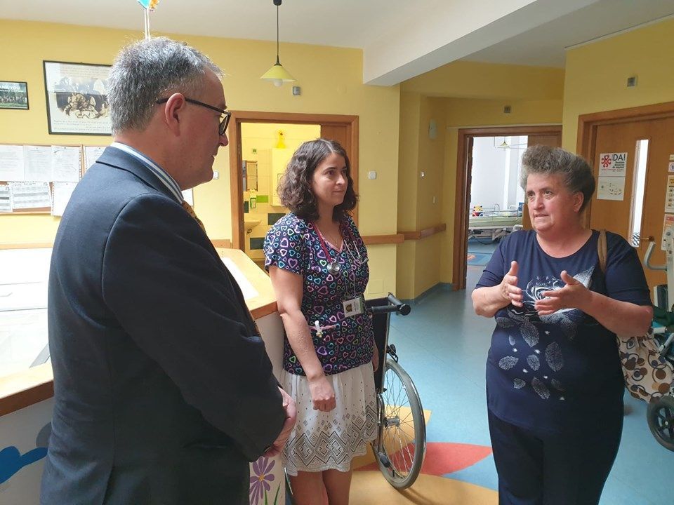 BRAȘOV. Ambasadorul Marii Britanii promite sprijin pentru pacienții români 3 ambasador-hospice2.jpg