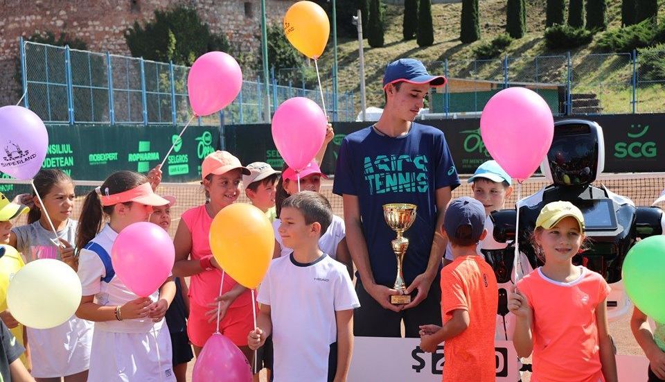 BRAȘOV. David Nicholas și perechea Bogdan Apostol/ Nicolae Frunză, câștigătorii turneului Inedit Open Tour de la Baza Olimpia 4 david-ionel-nicholas.jpg