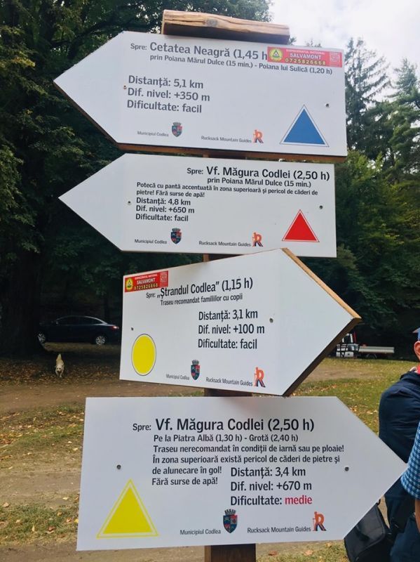 BRAȘOV. Șase trasee turistice nou amenajate 2 indicatoare-codlea.jpg