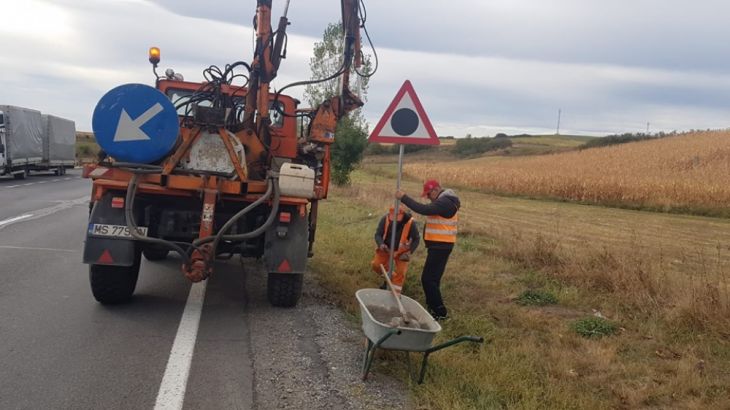 BRAȘOV. Vandalii, accidentele și intemperiile 2 indicatoare1_273105.jpg