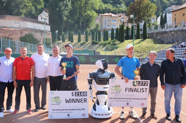 BRAȘOV. David Nicholas și perechea Bogdan Apostol/ Nicolae Frunză, câștigătorii turneului Inedit Open Tour de la Baza Olimpia 3 premiere-tenis_272464.jpg