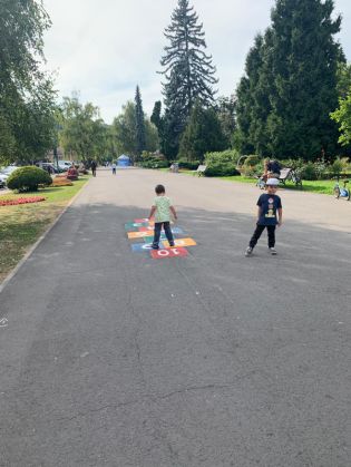 BRAȘOV. Jocuri pentru copii și pentru oamenii mari, pe Bdul Eroilor 3 sotron2_272323.jpg