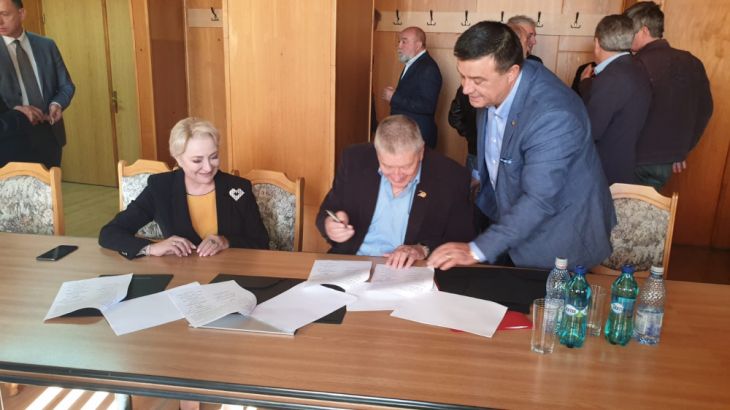 BRAȘOV. Viorica Dăncilă a semnat la IAR Ghimbav un acord de cooperare pentru sprijinirea industriei de apărare. GALERIE FOTO 4 698393db-0776-4d91-b9e0-7f584e8fbdf6_274129.jpg