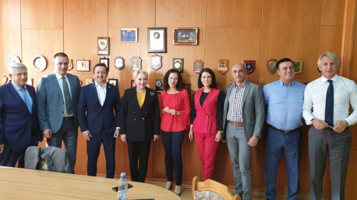 BRAȘOV. Viorica Dăncilă a semnat la IAR Ghimbav un acord de cooperare pentru sprijinirea industriei de apărare. GALERIE FOTO 3 85d7d07e-4e19-4829-be5d-0ebe37730e1f_274128.jpg