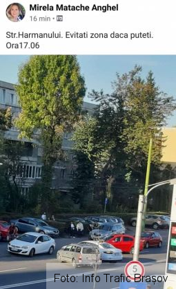 BRAȘOV. Taxi implicat într-un accident, pe strada Hărmanului! (FOTO) 2 FB_IMG_1571152239199_273999.jpg